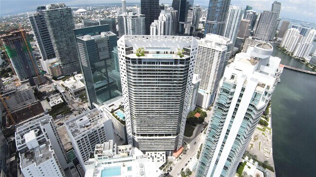 Building Photo - 1300 Brickell Bay Dr