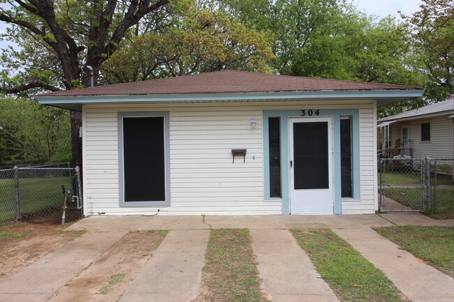 Primary Photo - FOR LEASE! 1 BR - 1 BA - Frame House in We...