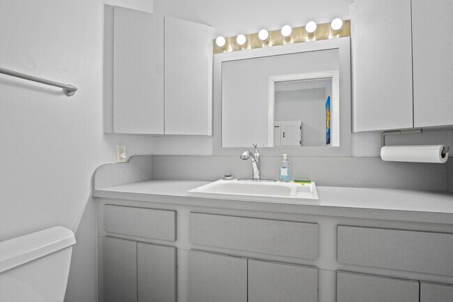 Building Photo - 1360 SW Albatross Way