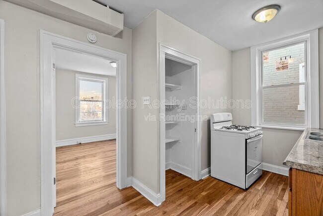 Building Photo - 4175 McRee Ave