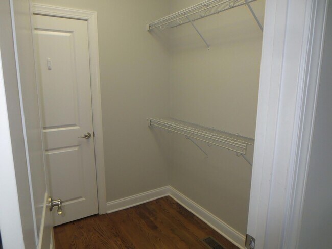 Building Photo - 102 Cypress Cir