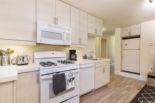 Building Photo - 2615 California St