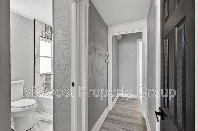 Building Photo - 6619 Etzel Ave