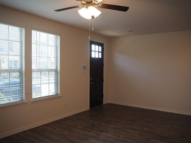 Building Photo - 2407 Klamath Dr