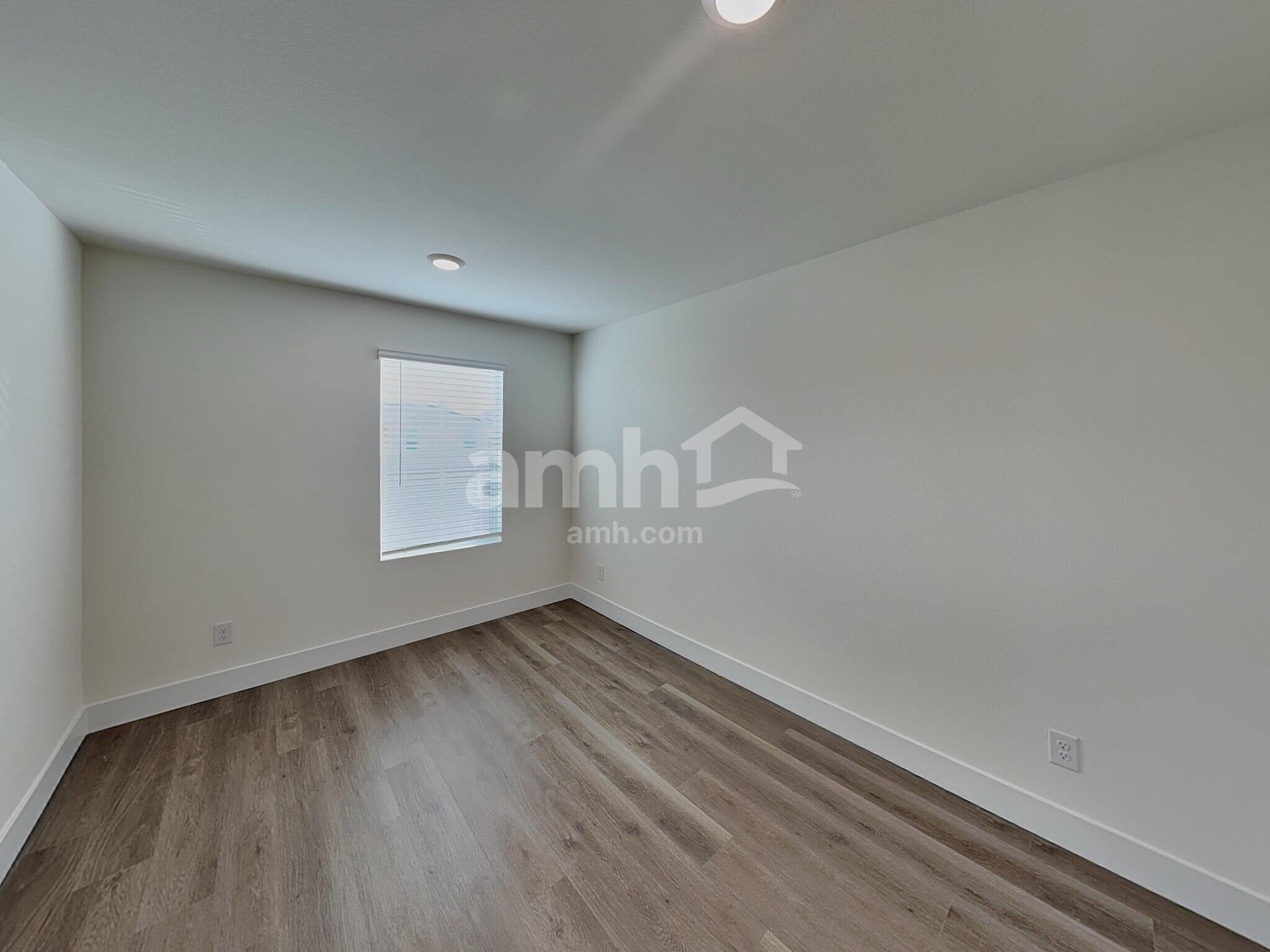 Building Photo - 10131 Cv Mountain St