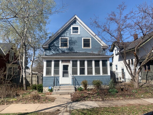 Building Photo - Single Family Home w/ Garage in Daytons Bl...