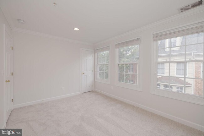 Building Photo - 5180 Brawner Pl