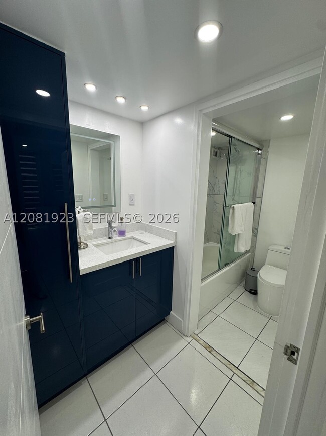 Building Photo - 17011 N Bay Rd
