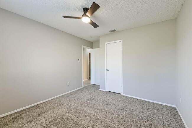 Building Photo - 5523 Bridge Forest Dr