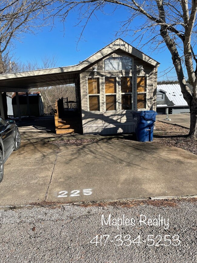 Building Photo - Cute As A  Button Tiny Home in Branson, Mo