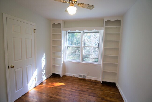 Building Photo - Black Mountain Bungalow minutes from Lake Tomahawk!