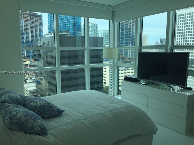 Building Photo - 950 Brickell Bay Dr