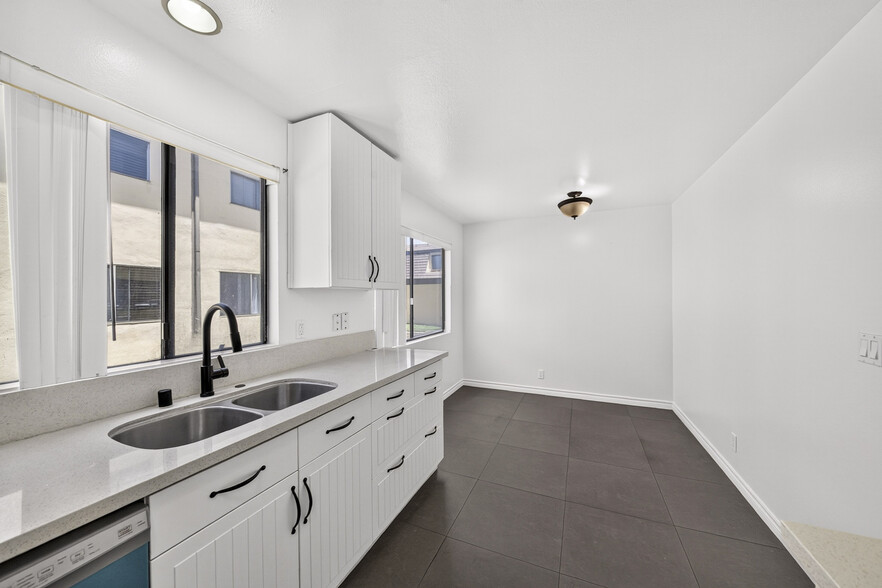 Building Photo - 3467 W 171st St