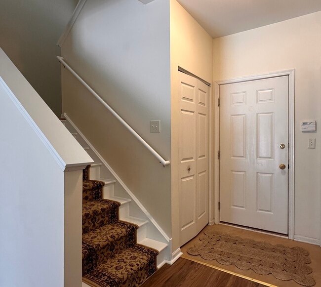 Building Photo - 437 Pine Lake Cir