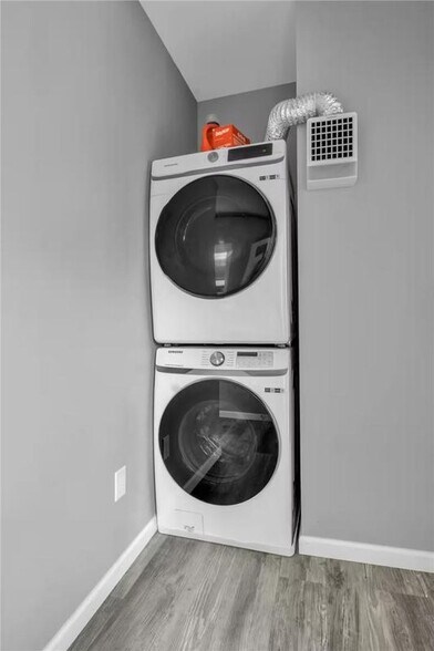 Building Photo - 140 Seymour, Lower St