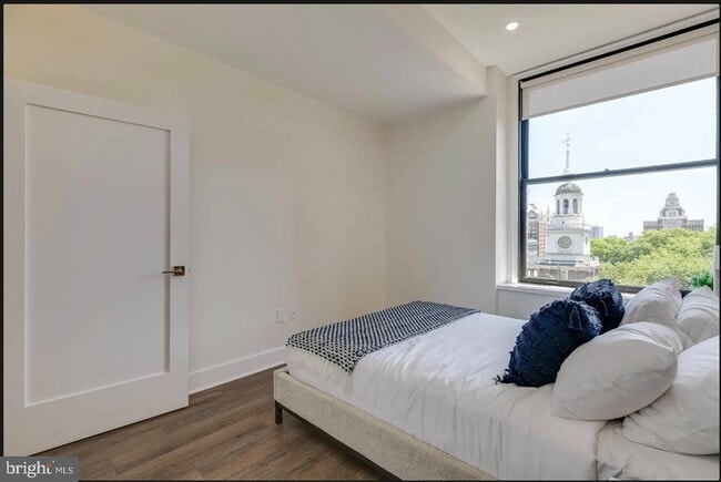 Building Photo - 150 S Independence Mall W