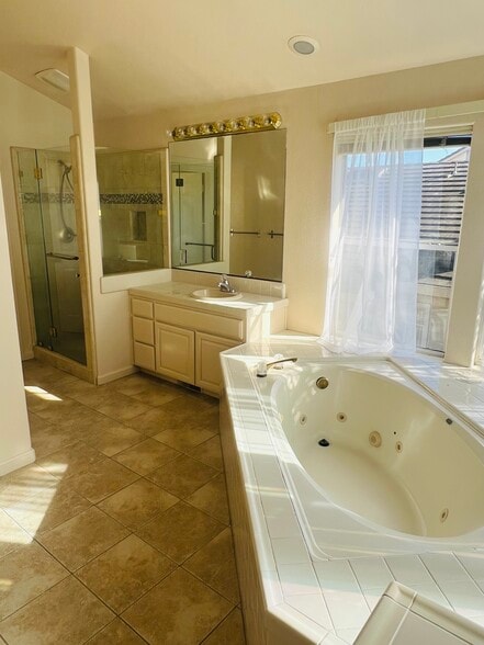 Building Photo - 17614 Winding Creek Rd