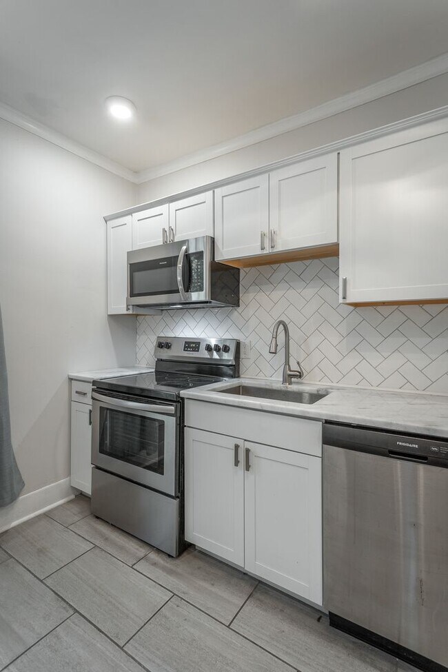 Building Photo - 1420 Hixson Pike