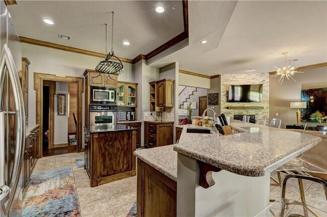 Building Photo - Luxury home in Oak Tree Park with a pool/tennis court/playground/walking trails - Edmond North Hi...
