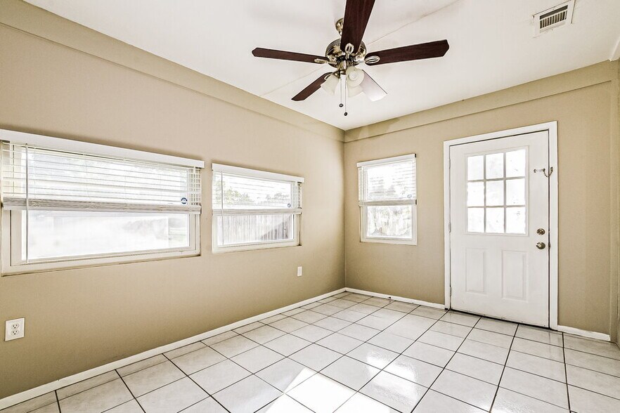 Building Photo - 1348 Andes Dr