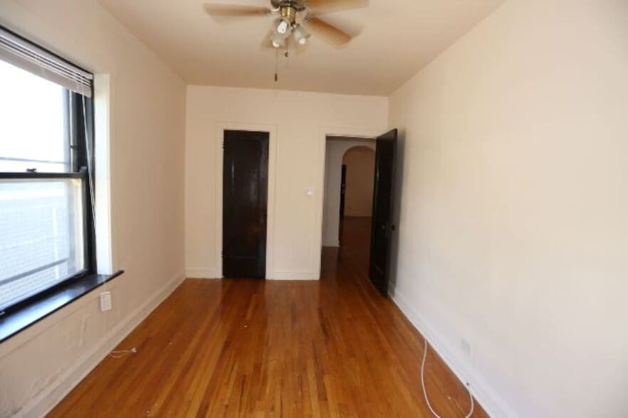 Building Photo - 2208 W Ainslie St