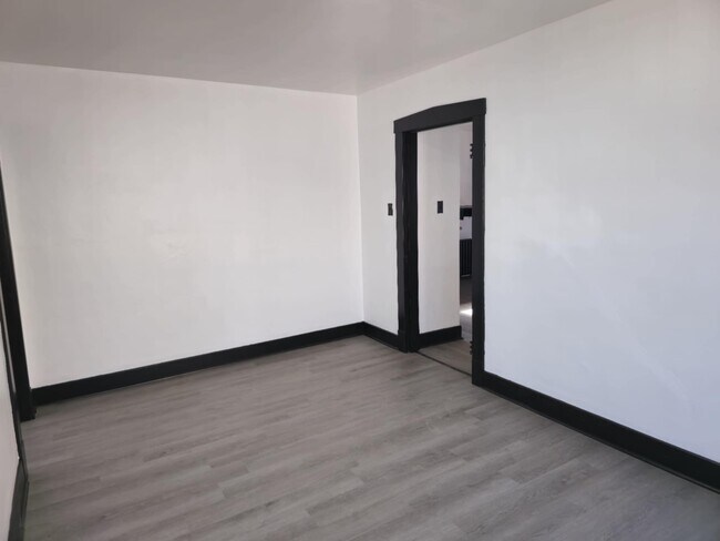 Building Photo - 1124 S 10th St