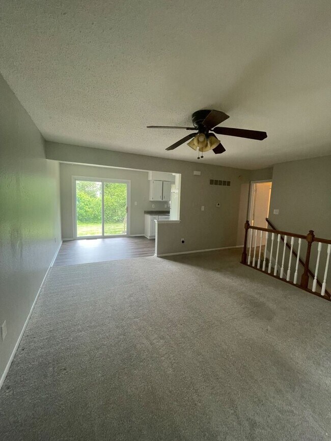 Building Photo - 409 NE Westwind Dr