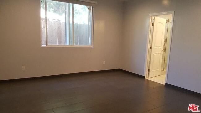 Building Photo - 15746 Magnolia Blvd
