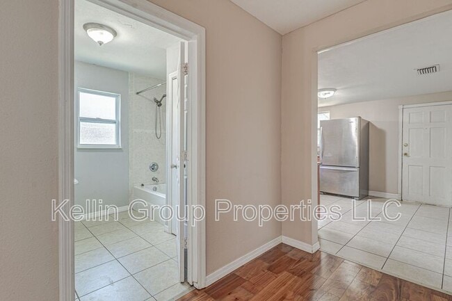Building Photo - 536 W Belmar St