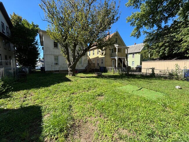 Building Photo - 334 Hollister St