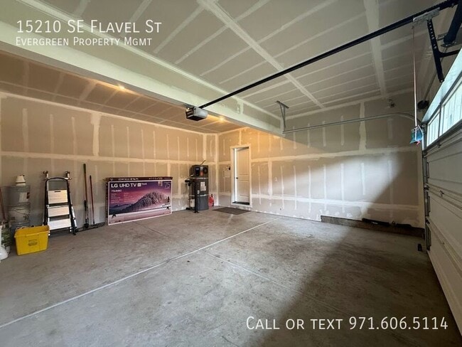 Building Photo - 15210 SE Flavel St