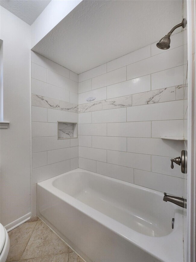 Building Photo - 15751 Fern Basin Dr