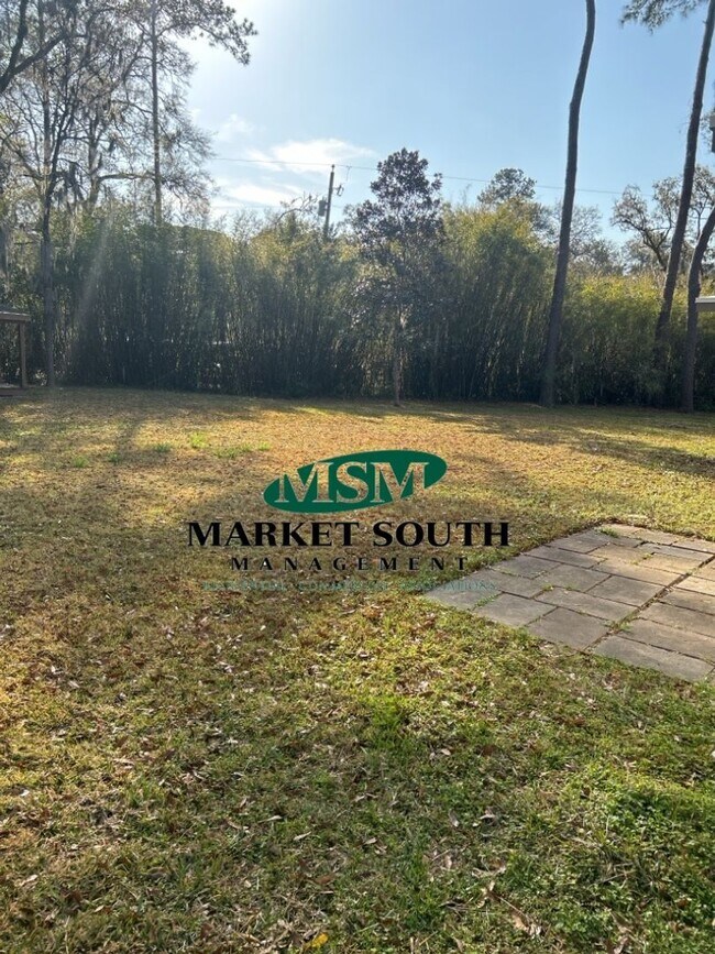 Building Photo - Mid-Century Modern on Wilmington Island- SHORT TERM RENTAL ONLY- Please call for more info