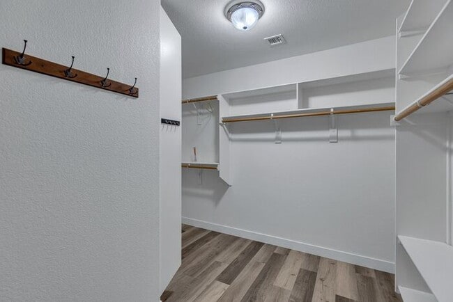Building Photo - 1105 N 110th St