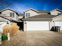 Building Photo - Cozy 3 Bedroom Townhome