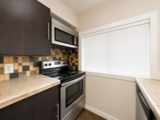 Building Photo - AVAILABE NOW ; APPLY TODAY AT OUR WEBSITE!!