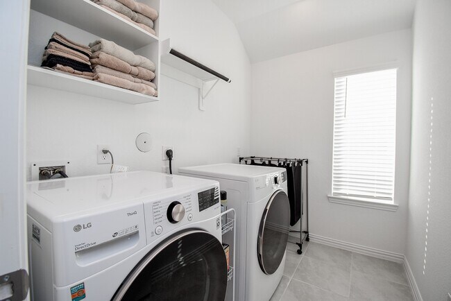 Building Photo - 31438 Vineyard Creek Dr