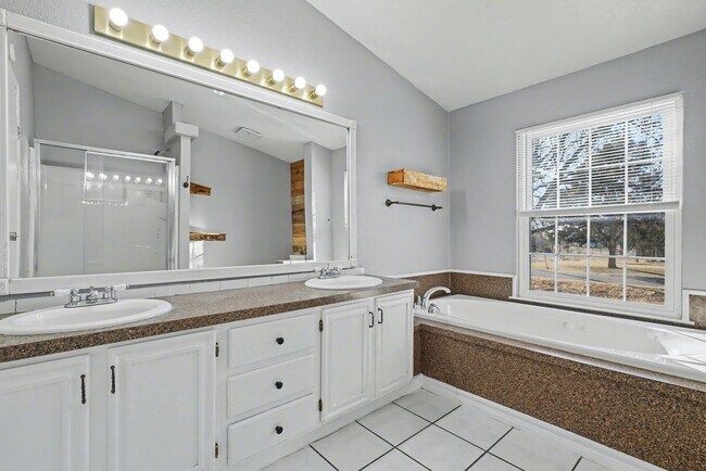 Building Photo - 3-Bed Home with Fireplace, Fenced Yard & Flexible Living Space