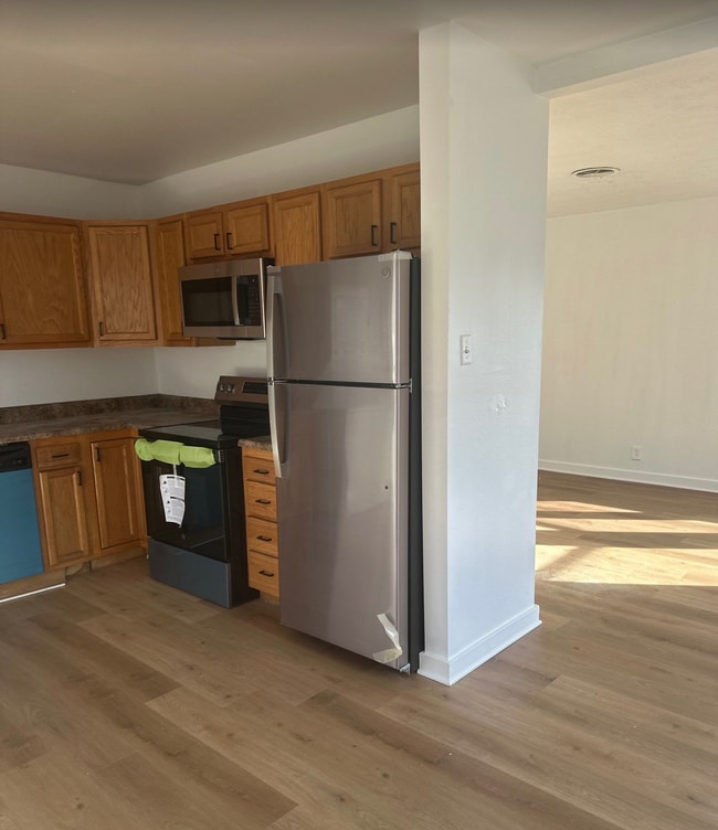 Building Photo - 637 Cosler Dr