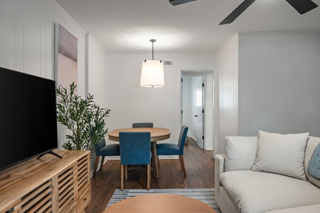 Building Photo - 8 Grove St