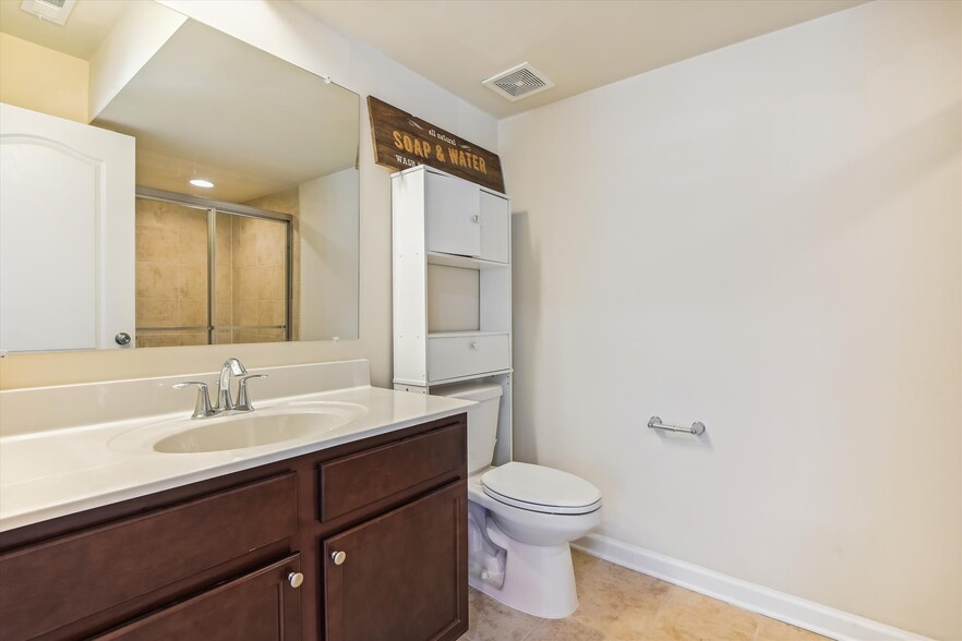 Entry Level Full Bath - 503 Kinglets Roost Ln