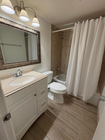 Building Photo - 26 Kingswood E