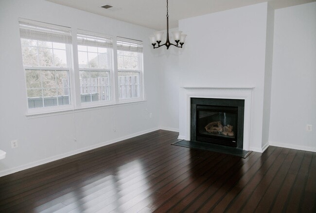 Building Photo - 110 Quinton Oaks Cir