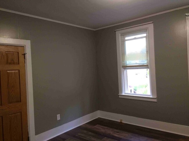 Building Photo - 317 Klingenberg Terrace