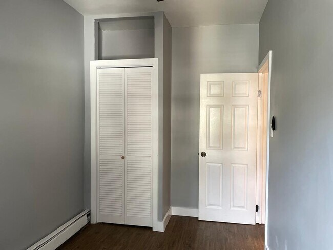 Building Photo - 418 3rd St