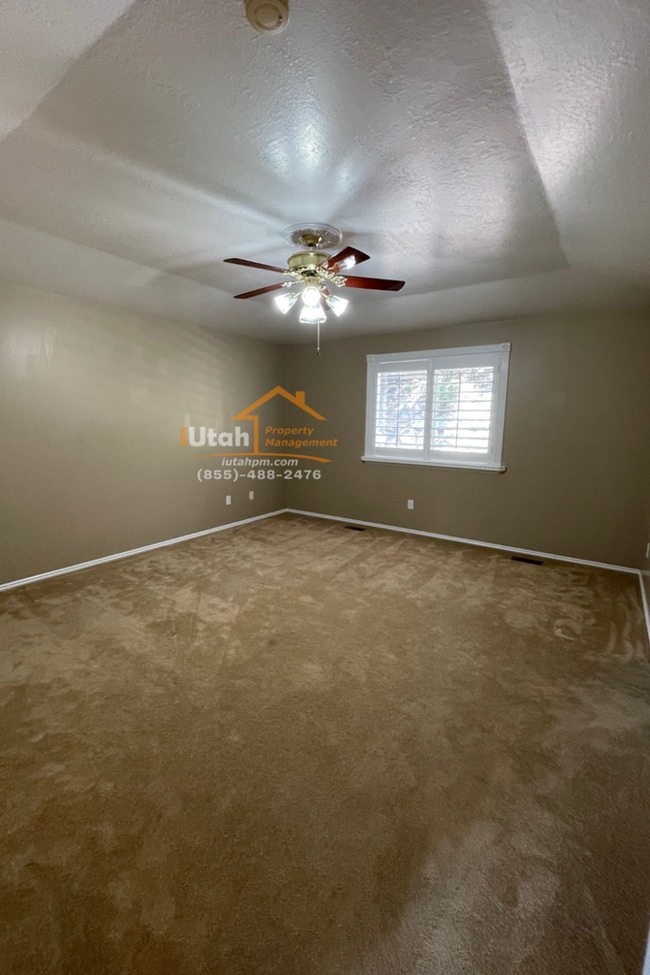 Building Photo - East Layton 6 Bdrm 3 Bth 2 car garage home.