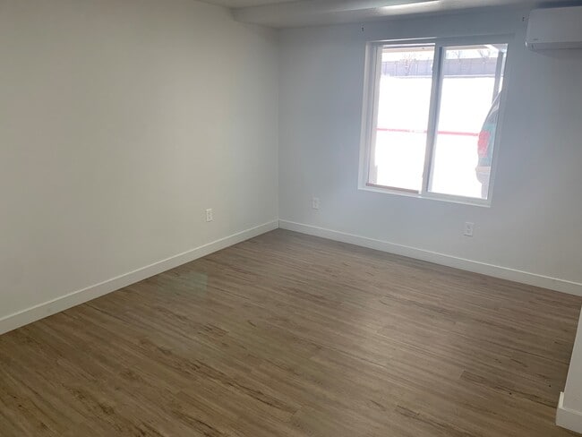 Building Photo - 404 E 5600 S