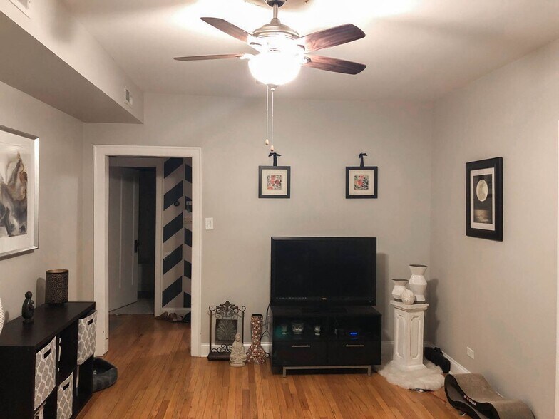 Building Photo - 4806 N Paulina St