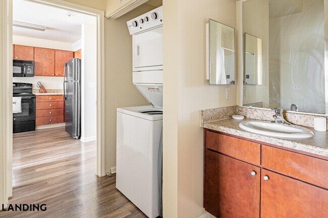 Building Photo - 400 Blake St