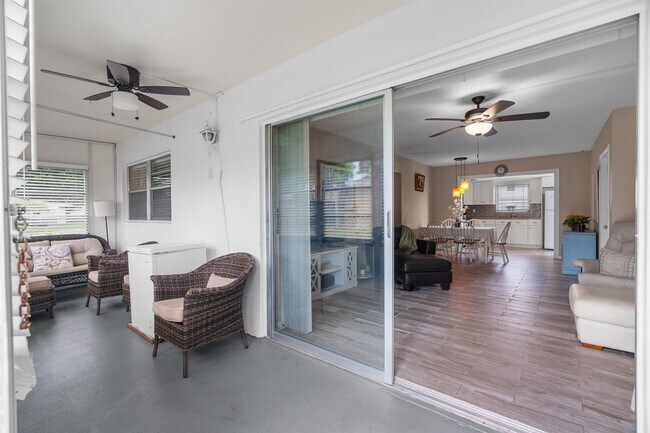 Building Photo - 410 NE 17th Ave